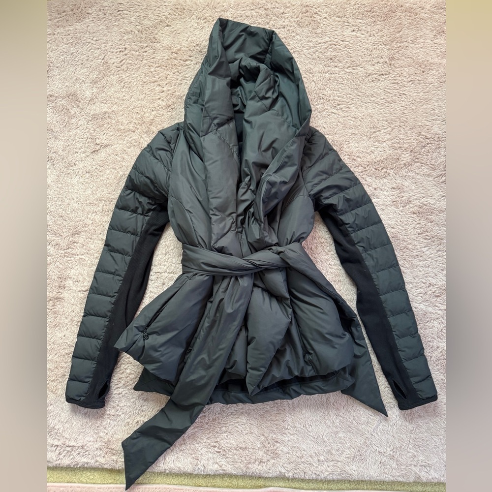 Lululemon Women's Black Quilted Jacket